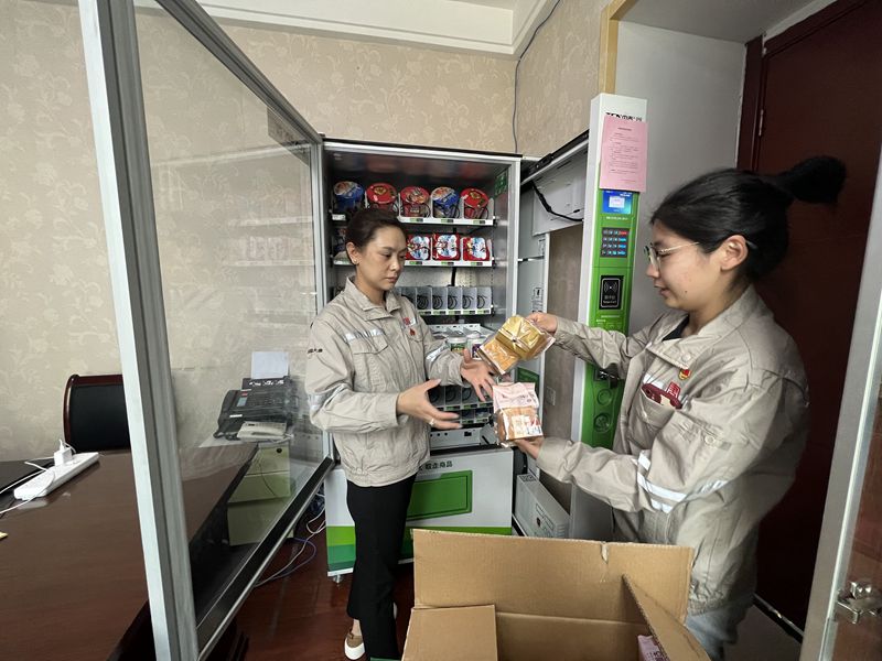 1663725486391049641.jpg 為便利柜補(bǔ)充食品_副本.jpg