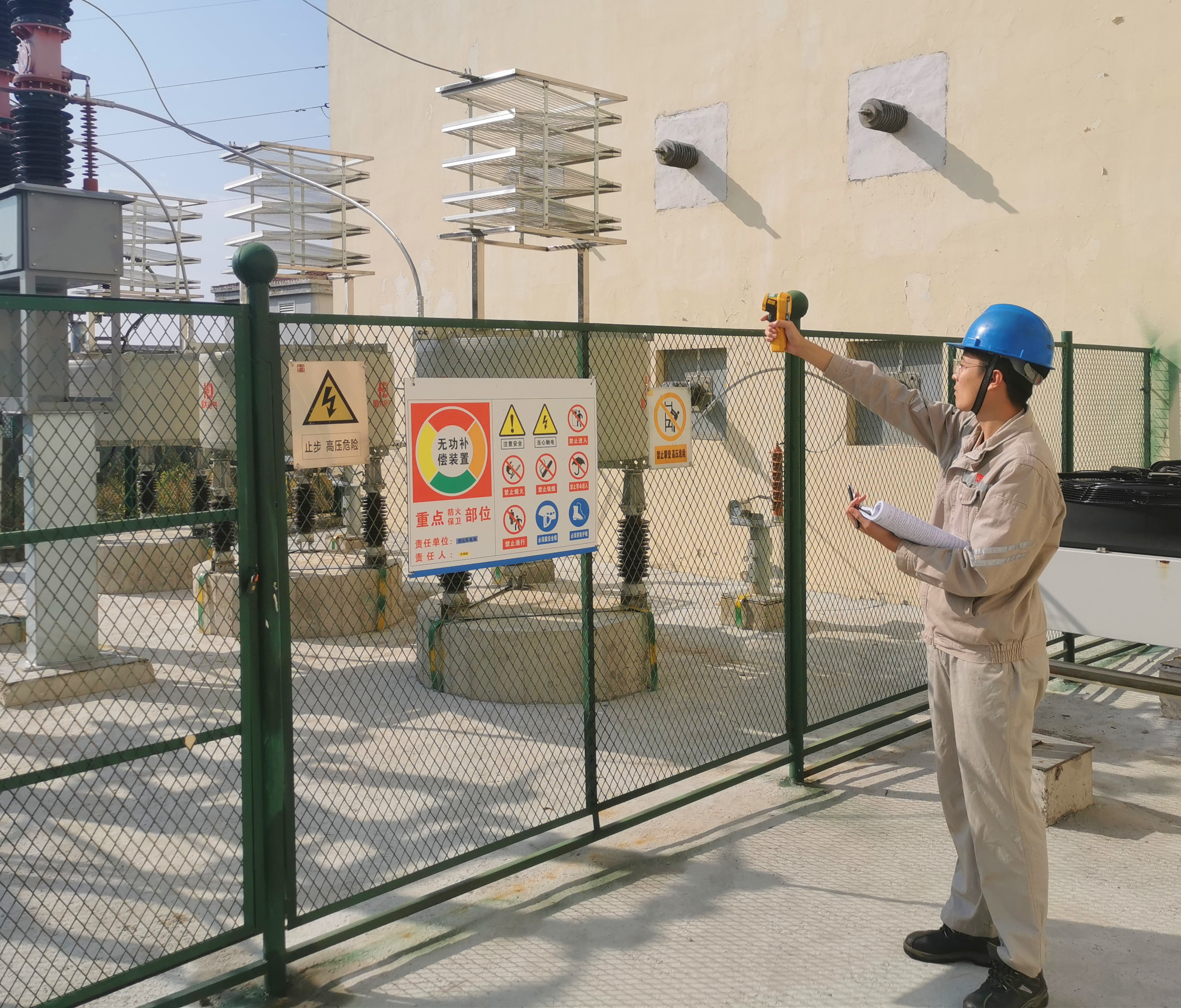 1668044501931093912.jpg 對站內無功補償設備巡視檢查--拍攝者董學川..jpg