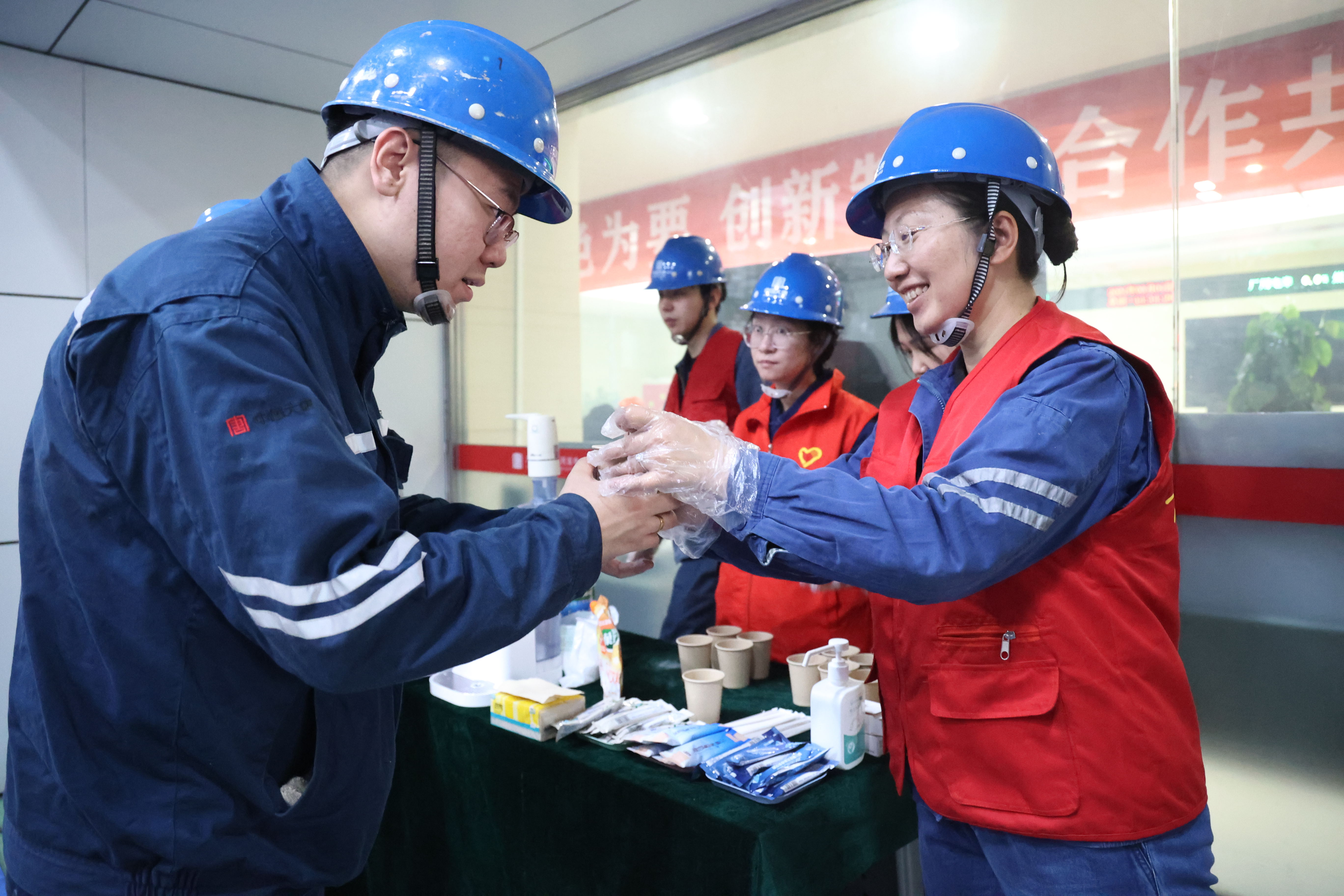 1709621148473068579.jpg 托克托發(fā)電公司:大唐青年志愿服務(wù)再出發(fā) (3).jpg